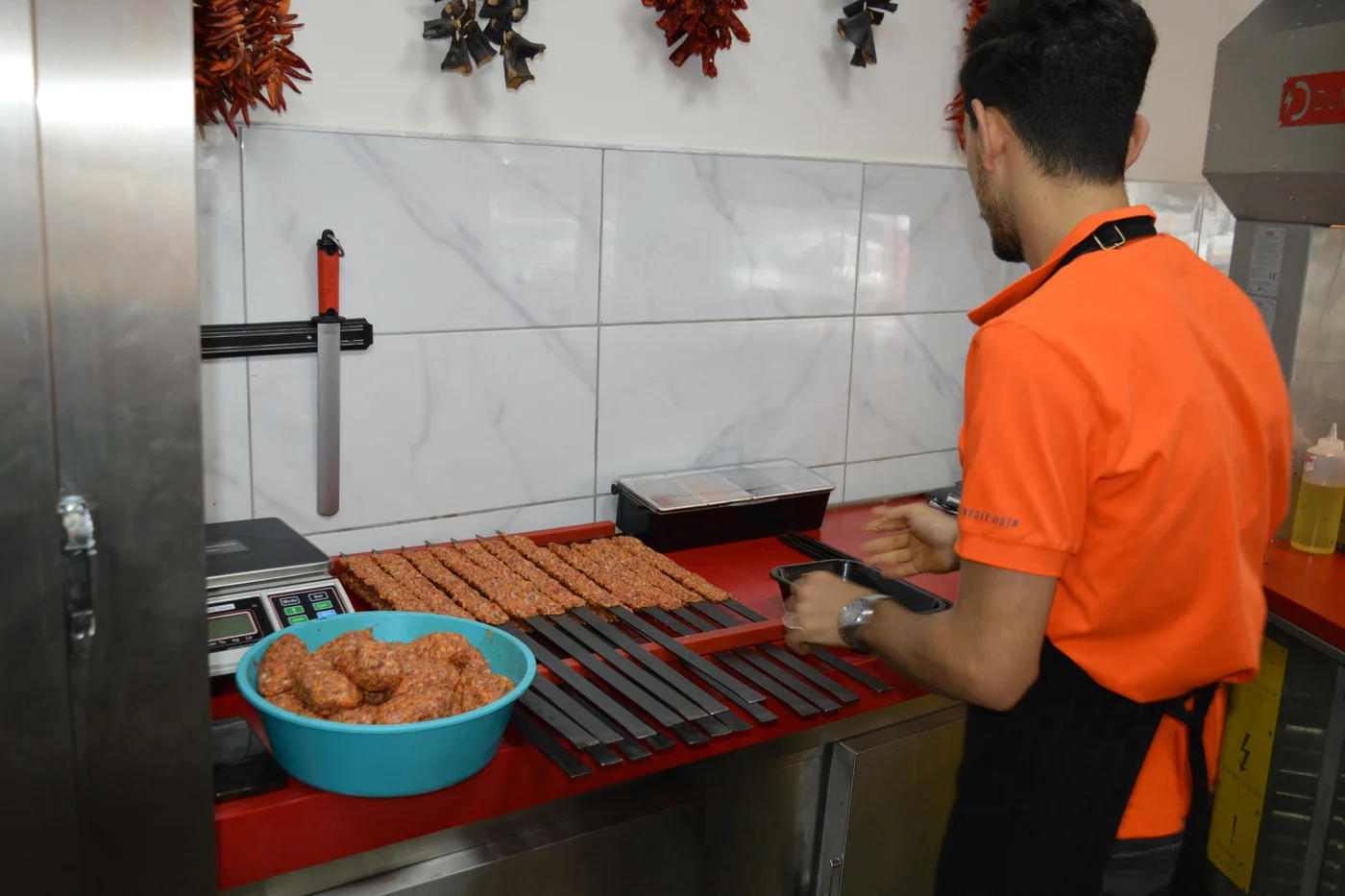 Dürümcü Reşit Usta ızgara başında el işçiliği