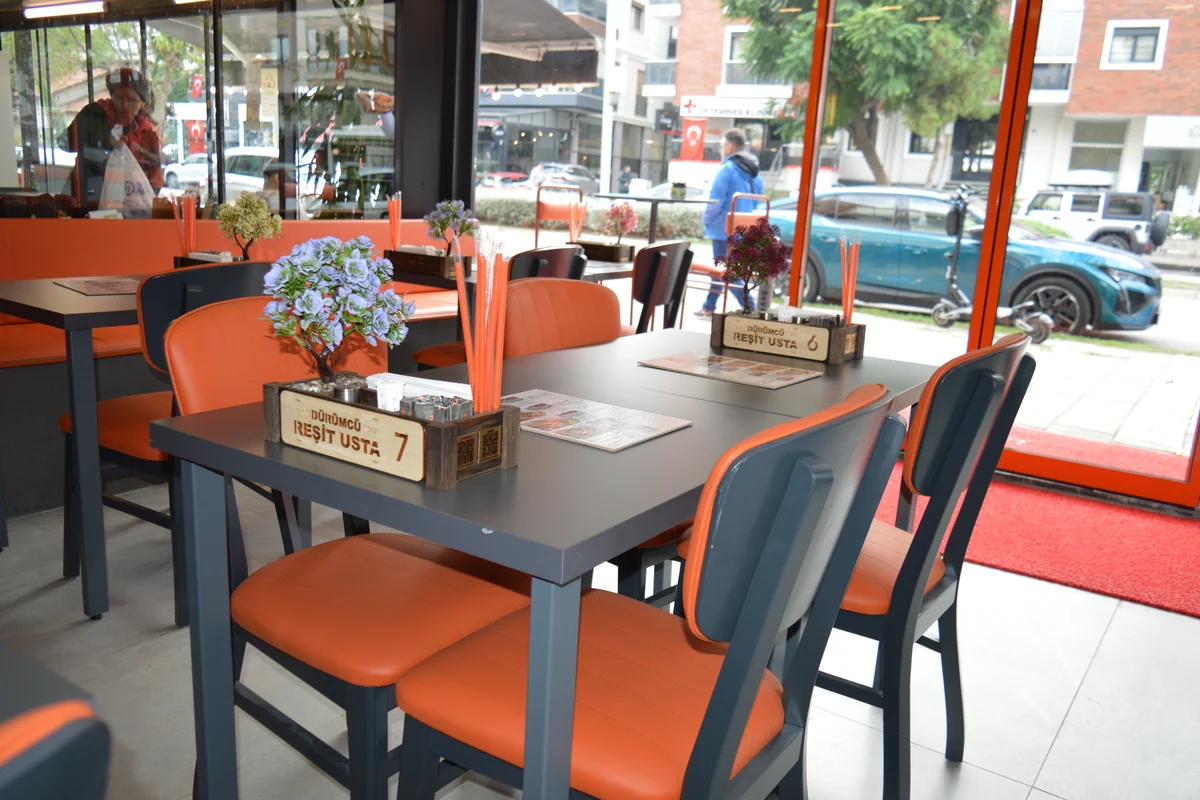 Dürümcü Reşit Usta Karşıyaka Atakent restoran salonu